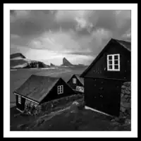 Vágar / Bøur / Faroese House with view of Drangarnir