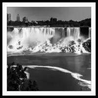 Canada / Ontario / American and the Bridal Veil Falls / Niagara Falls